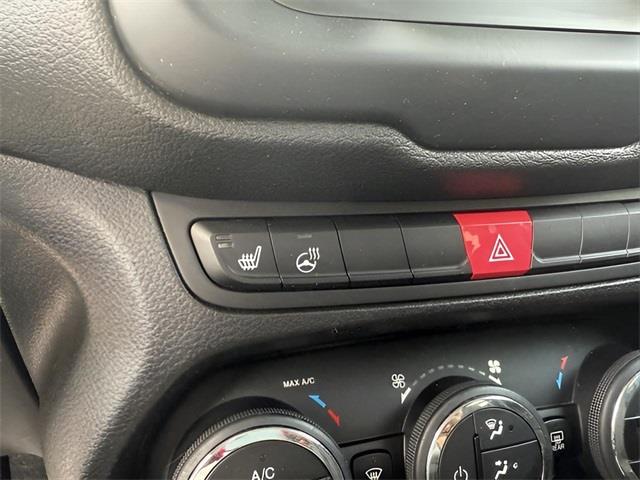 2016 Jeep Renegade Latitude, available for sale in Stratford, Connecticut | Wiz Leasing Inc. Stratford, Connecticut 2016 Jeep Renegade Latitude, available for sale in Stratford, Connecticut | Wiz Leasing Inc. Stratford, Connecticut