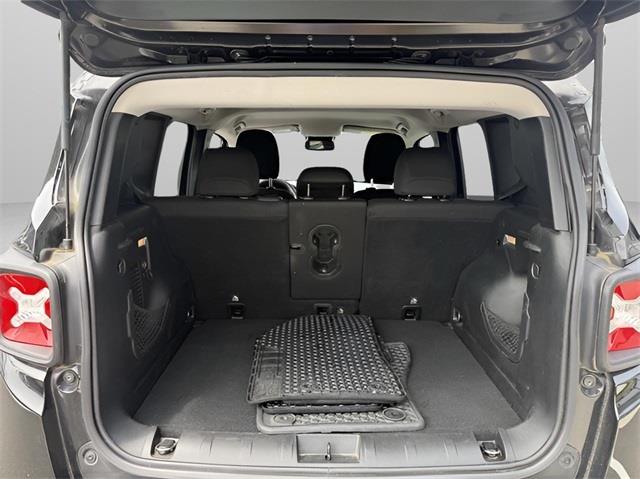 2016 Jeep Renegade Latitude, available for sale in Stratford, Connecticut | Wiz Leasing Inc. Stratford, Connecticut 2016 Jeep Renegade Latitude, available for sale in Stratford, Connecticut | Wiz Leasing Inc. Stratford, Connecticut