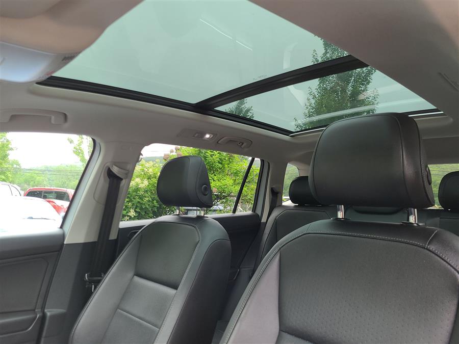 2018 Volkswagen Tiguan 2.0T SEL 4MOTION, available for sale in Canton, Connecticut | Lava Motors. Canton, Connecticut 2018 Volkswagen Tiguan 2.0T SEL 4MOTION, available for sale in Canton, Connecticut | Lava Motors. Canton, Connecticut