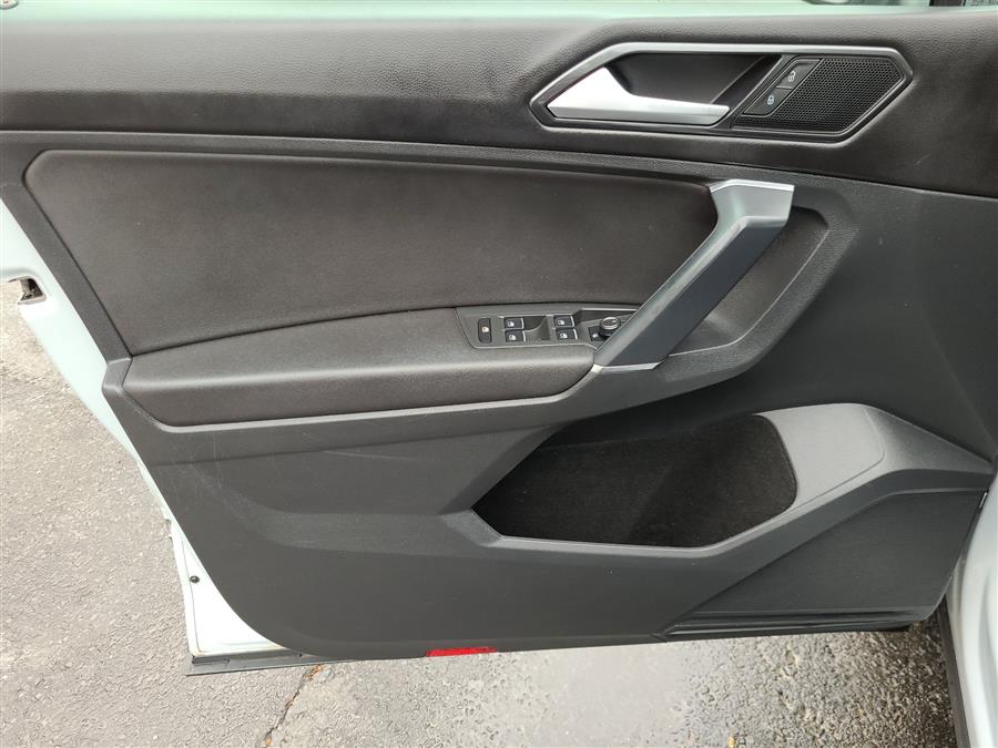 2018 Volkswagen Tiguan 2.0T SEL 4MOTION, available for sale in Canton, Connecticut | Lava Motors. Canton, Connecticut 2018 Volkswagen Tiguan 2.0T SEL 4MOTION, available for sale in Canton, Connecticut | Lava Motors. Canton, Connecticut