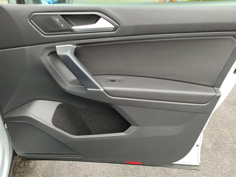 2018 Volkswagen Tiguan 2.0T SEL 4MOTION, available for sale in Canton, Connecticut | Lava Motors. Canton, Connecticut 2018 Volkswagen Tiguan 2.0T SEL 4MOTION, available for sale in Canton, Connecticut | Lava Motors. Canton, Connecticut