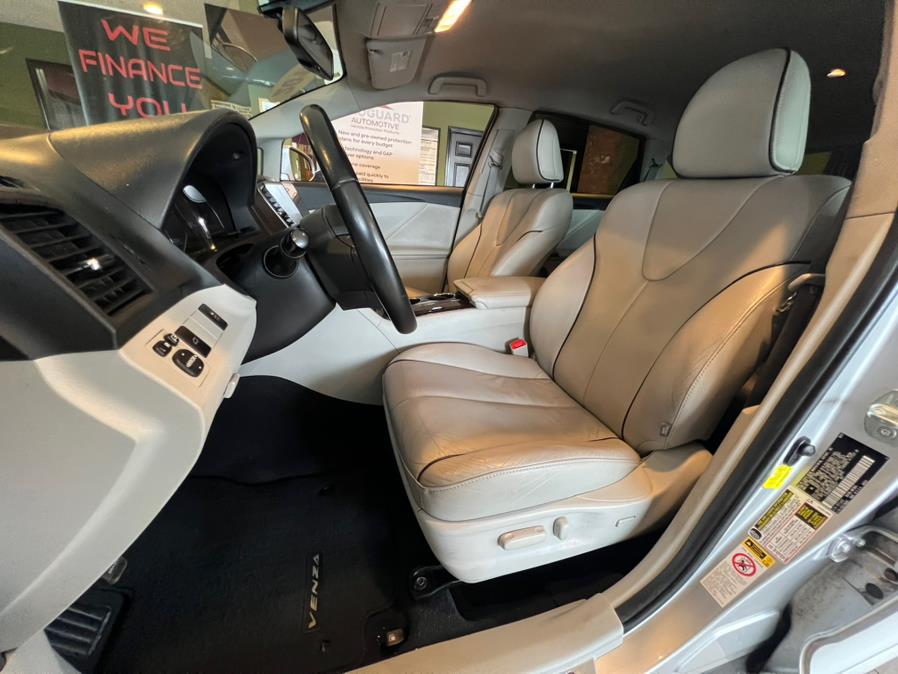 2014 Toyota Venza 4dr Wgn V6 FWD XLE (Natl), available for sale in West Hartford, Connecticut | AutoMax. West Hartford, Connecticut 2014 Toyota Venza 4dr Wgn V6 FWD XLE (Natl), available for sale in West Hartford, Connecticut | AutoMax. West Hartford, Connecticut
