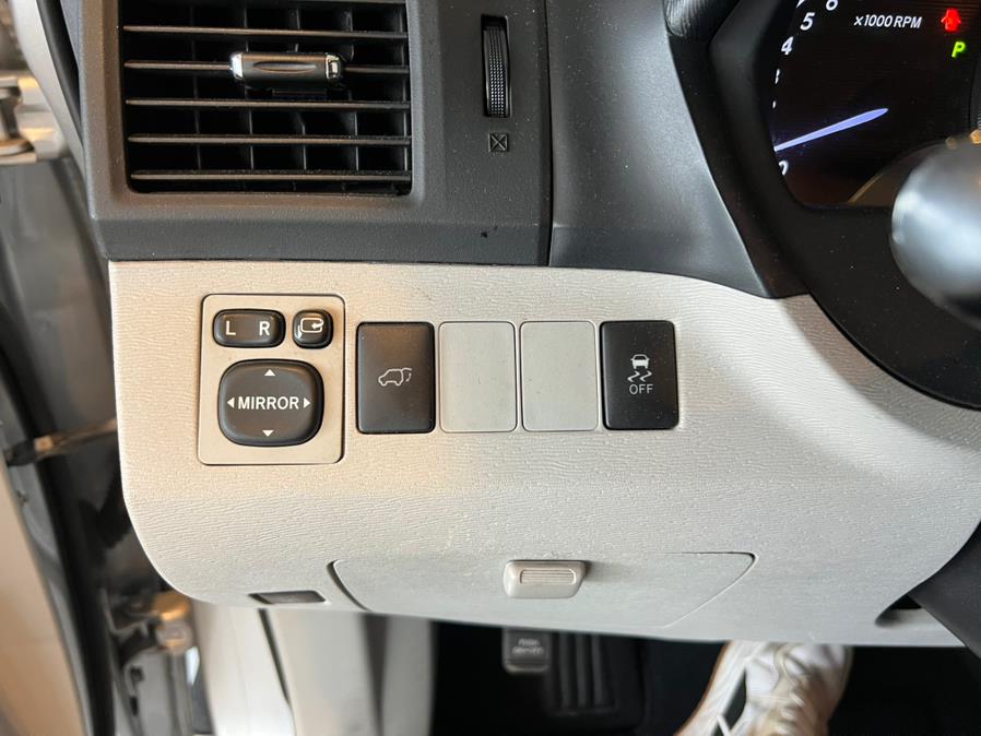 2014 Toyota Venza 4dr Wgn V6 FWD XLE (Natl), available for sale in West Hartford, Connecticut | AutoMax. West Hartford, Connecticut 2014 Toyota Venza 4dr Wgn V6 FWD XLE (Natl), available for sale in West Hartford, Connecticut | AutoMax. West Hartford, Connecticut