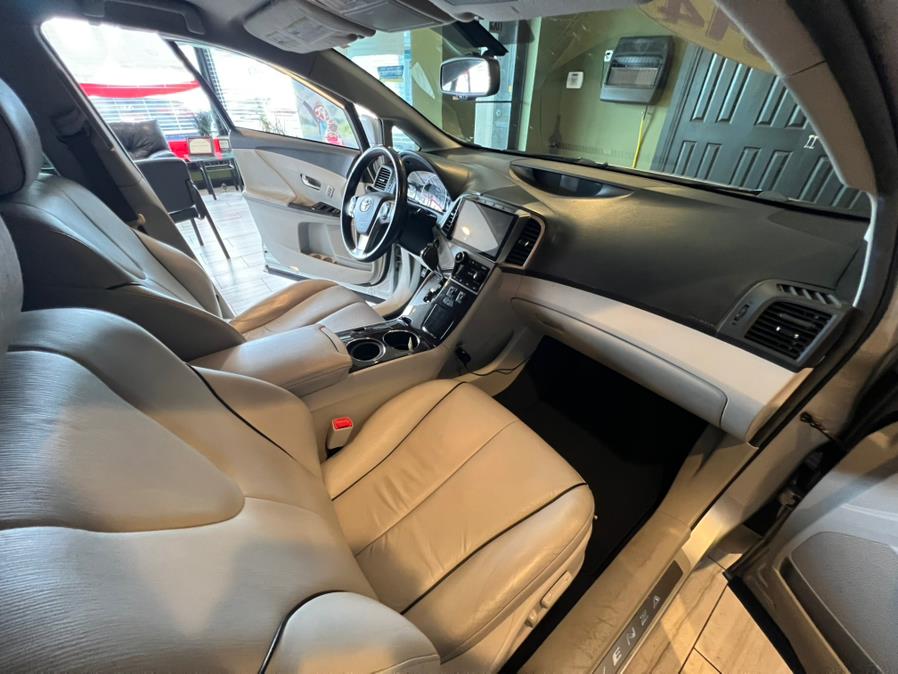 2014 Toyota Venza 4dr Wgn V6 FWD XLE (Natl), available for sale in West Hartford, Connecticut | AutoMax. West Hartford, Connecticut 2014 Toyota Venza 4dr Wgn V6 FWD XLE (Natl), available for sale in West Hartford, Connecticut | AutoMax. West Hartford, Connecticut