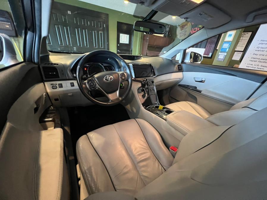 2014 Toyota Venza 4dr Wgn V6 FWD XLE (Natl), available for sale in West Hartford, Connecticut | AutoMax. West Hartford, Connecticut 2014 Toyota Venza 4dr Wgn V6 FWD XLE (Natl), available for sale in West Hartford, Connecticut | AutoMax. West Hartford, Connecticut