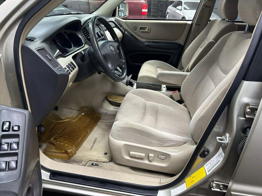 2002 Toyota Highlander Sport Utility 4D, available for sale in Garfield, New Jersey | Urban Motors Collection. Garfield, New Jersey 2002 Toyota Highlander Sport Utility 4D, available for sale in Garfield, New Jersey | Urban Motors Collection. Garfield, New Jersey