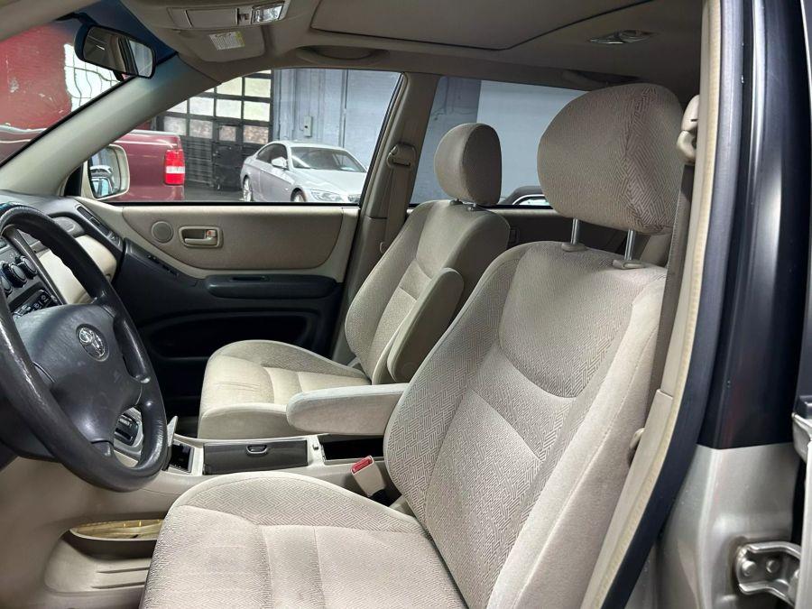 2002 Toyota Highlander Sport Utility 4D, available for sale in Garfield, New Jersey | Urban Motors Collection. Garfield, New Jersey 2002 Toyota Highlander Sport Utility 4D, available for sale in Garfield, New Jersey | Urban Motors Collection. Garfield, New Jersey