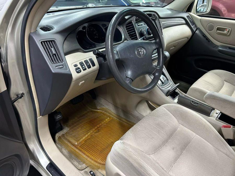 2002 Toyota Highlander Sport Utility 4D, available for sale in Garfield, New Jersey | Urban Motors Collection. Garfield, New Jersey 2002 Toyota Highlander Sport Utility 4D, available for sale in Garfield, New Jersey | Urban Motors Collection. Garfield, New Jersey