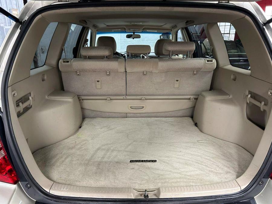 2002 Toyota Highlander Sport Utility 4D, available for sale in Garfield, New Jersey | Urban Motors Collection. Garfield, New Jersey 2002 Toyota Highlander Sport Utility 4D, available for sale in Garfield, New Jersey | Urban Motors Collection. Garfield, New Jersey