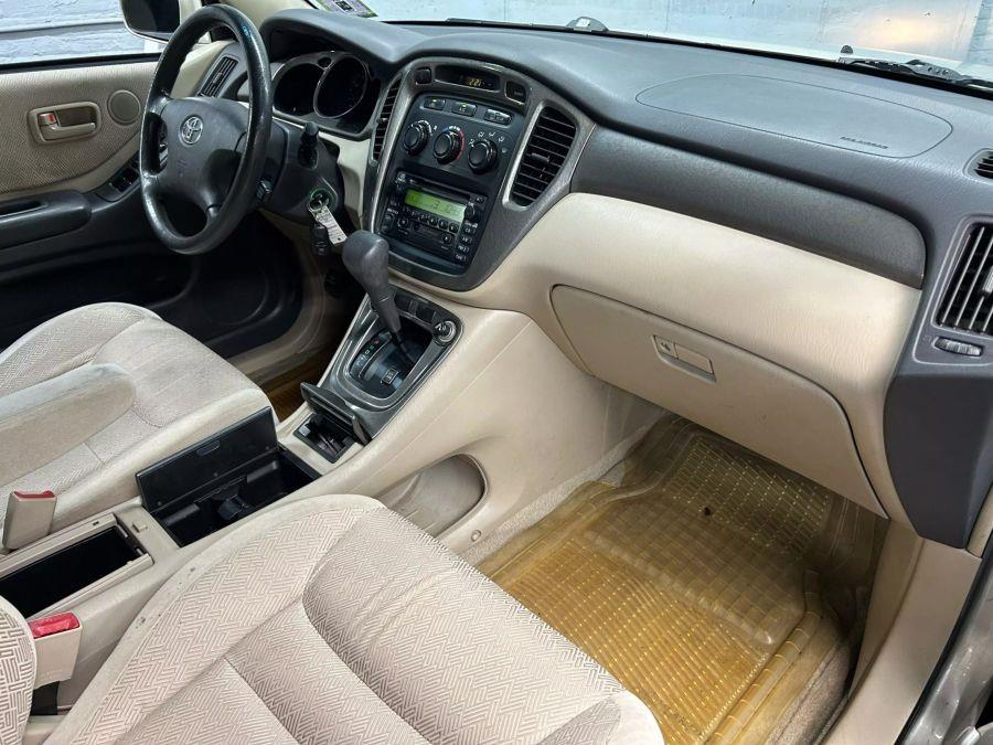 2002 Toyota Highlander Sport Utility 4D, available for sale in Garfield, New Jersey | Urban Motors Collection. Garfield, New Jersey 2002 Toyota Highlander Sport Utility 4D, available for sale in Garfield, New Jersey | Urban Motors Collection. Garfield, New Jersey
