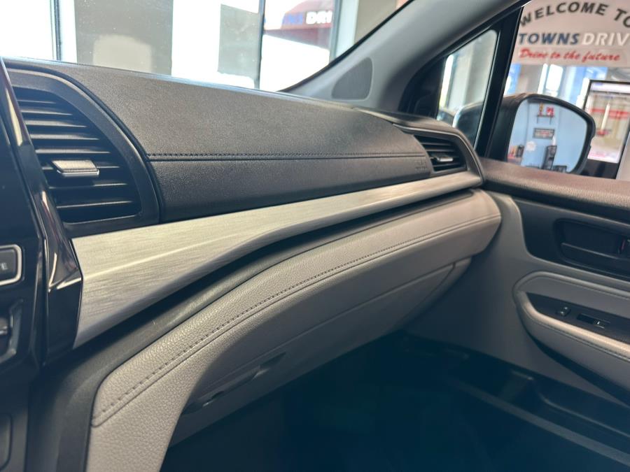 2019 Honda Odyssey EX-L Auto, available for sale in Inwood, New York | 5 Towns Drive. Inwood, New York 2019 Honda Odyssey EX-L Auto, available for sale in Inwood, New York | 5 Towns Drive. Inwood, New York
