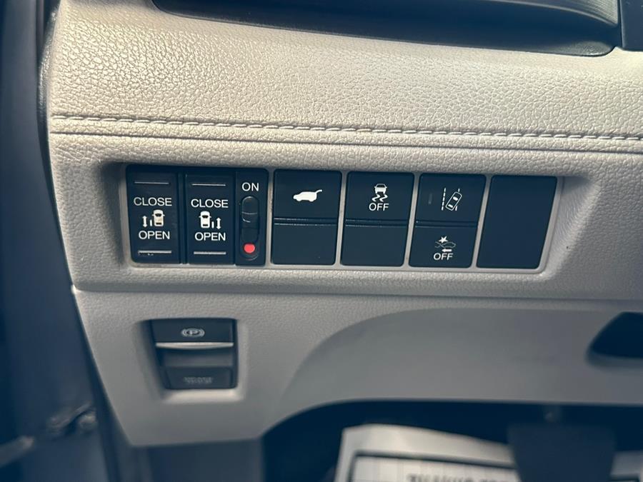 2019 Honda Odyssey EX-L Auto, available for sale in Inwood, New York | 5 Towns Drive. Inwood, New York 2019 Honda Odyssey EX-L Auto, available for sale in Inwood, New York | 5 Towns Drive. Inwood, New York