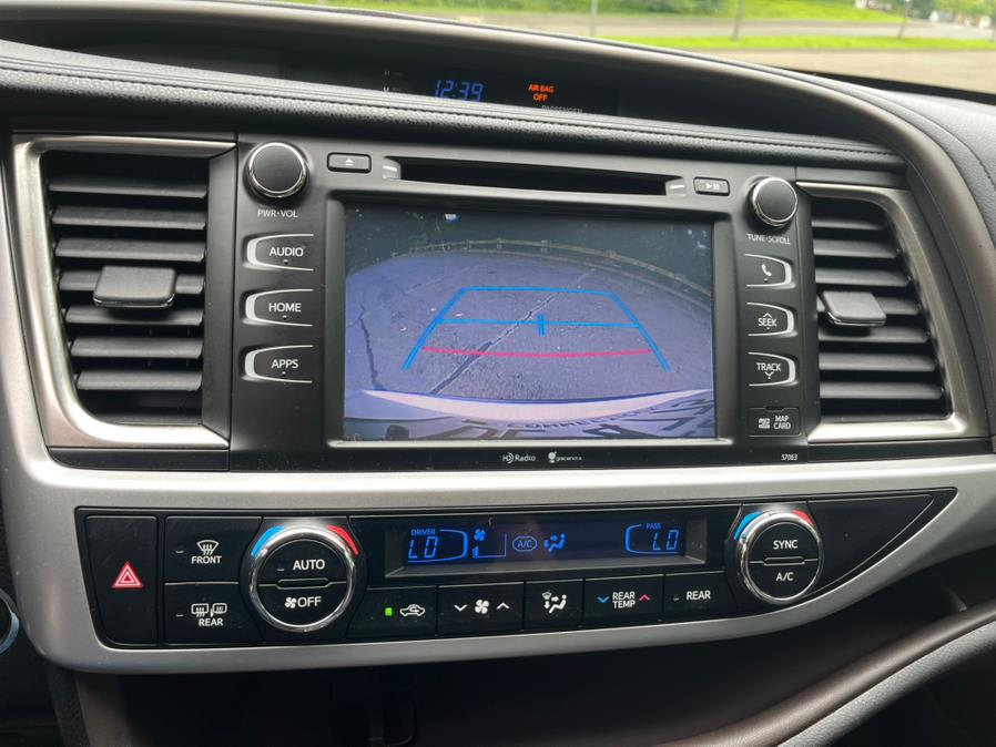 2015 Toyota Highlander AWD 4dr V6 XLE (Natl), available for sale in New Britain, Connecticut | Supreme Automotive. New Britain, Connecticut 2015 Toyota Highlander AWD 4dr V6 XLE (Natl), available for sale in New Britain, Connecticut | Supreme Automotive. New Britain, Connecticut