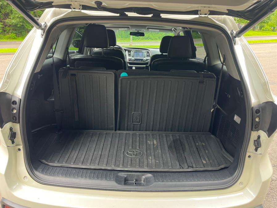 2015 Toyota Highlander AWD 4dr V6 XLE (Natl), available for sale in New Britain, Connecticut | Supreme Automotive. New Britain, Connecticut 2015 Toyota Highlander AWD 4dr V6 XLE (Natl), available for sale in New Britain, Connecticut | Supreme Automotive. New Britain, Connecticut