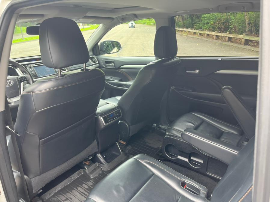 2015 Toyota Highlander AWD 4dr V6 XLE (Natl), available for sale in New Britain, Connecticut | Supreme Automotive. New Britain, Connecticut 2015 Toyota Highlander AWD 4dr V6 XLE (Natl), available for sale in New Britain, Connecticut | Supreme Automotive. New Britain, Connecticut