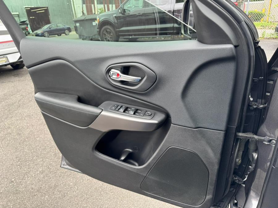 2019 Jeep Cherokee Latitude Plus 4x4, available for sale in Irvington, New Jersey | Elis Motors Corp. Irvington, New Jersey 2019 Jeep Cherokee Latitude Plus 4x4, available for sale in Irvington, New Jersey | Elis Motors Corp. Irvington, New Jersey