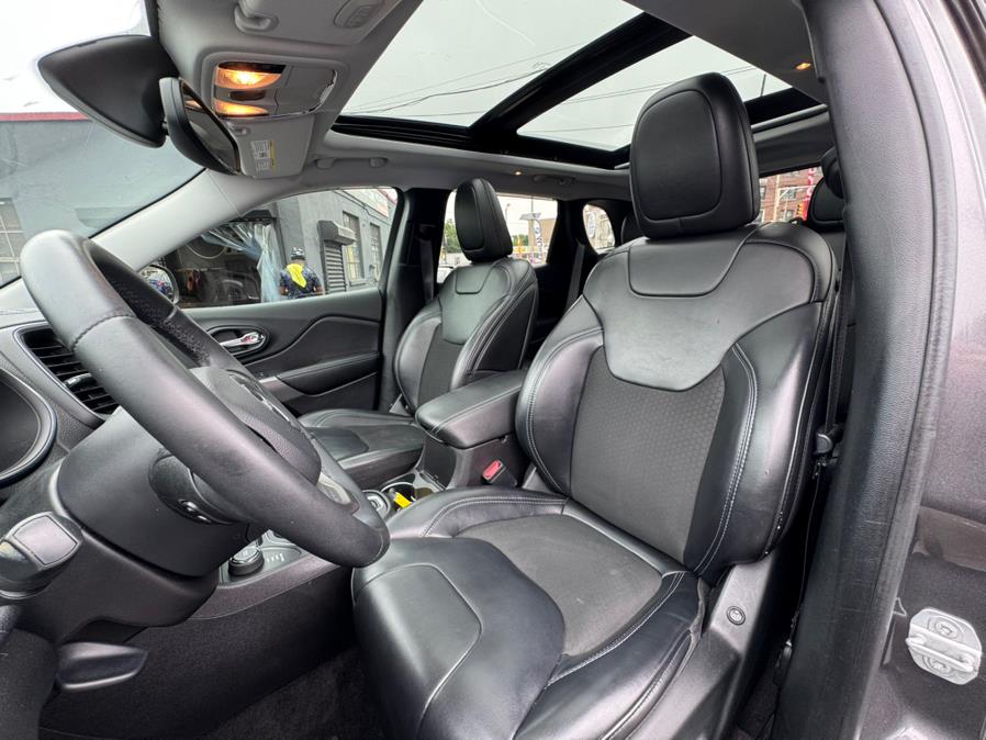 2019 Jeep Cherokee Latitude Plus 4x4, available for sale in Irvington, New Jersey | Elis Motors Corp. Irvington, New Jersey 2019 Jeep Cherokee Latitude Plus 4x4, available for sale in Irvington, New Jersey | Elis Motors Corp. Irvington, New Jersey