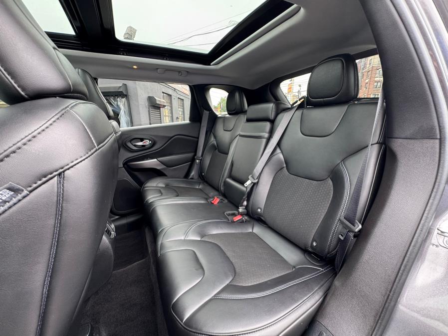 2019 Jeep Cherokee Latitude Plus 4x4, available for sale in Irvington, New Jersey | Elis Motors Corp. Irvington, New Jersey 2019 Jeep Cherokee Latitude Plus 4x4, available for sale in Irvington, New Jersey | Elis Motors Corp. Irvington, New Jersey