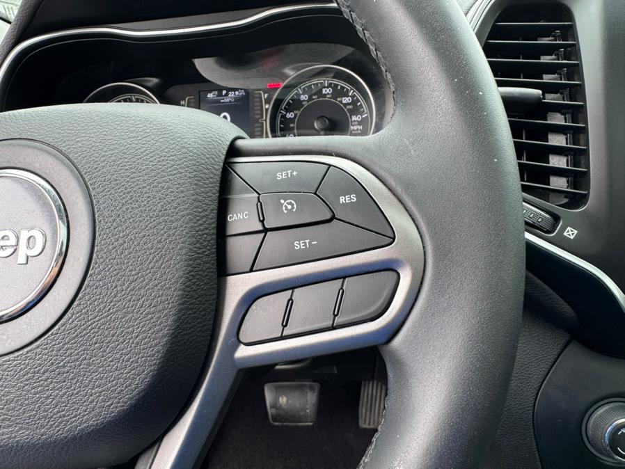 2019 Jeep Cherokee Latitude Plus 4x4, available for sale in Irvington, New Jersey | Elis Motors Corp. Irvington, New Jersey 2019 Jeep Cherokee Latitude Plus 4x4, available for sale in Irvington, New Jersey | Elis Motors Corp. Irvington, New Jersey