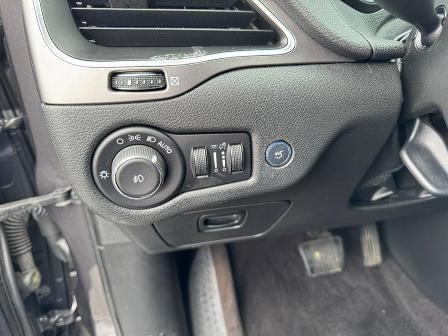 2019 Jeep Cherokee Latitude Plus 4x4, available for sale in Irvington, New Jersey | Elis Motors Corp. Irvington, New Jersey 2019 Jeep Cherokee Latitude Plus 4x4, available for sale in Irvington, New Jersey | Elis Motors Corp. Irvington, New Jersey