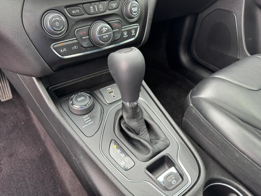 2019 Jeep Cherokee Latitude Plus 4x4, available for sale in Irvington, New Jersey | Elis Motors Corp. Irvington, New Jersey 2019 Jeep Cherokee Latitude Plus 4x4, available for sale in Irvington, New Jersey | Elis Motors Corp. Irvington, New Jersey