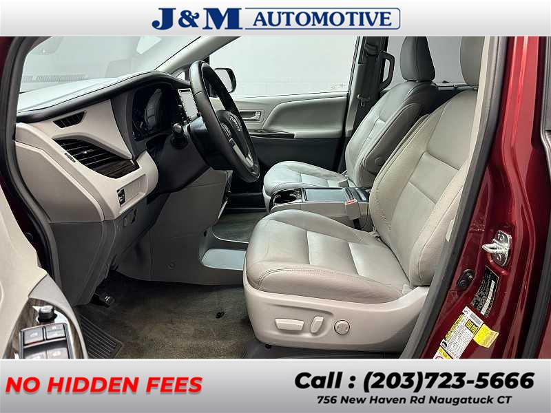 2018 Toyota Sienna XLE, available for sale in Naugatuck, Connecticut | J&M Automotive Sls&Svc LLC. Naugatuck, Connecticut 2018 Toyota Sienna XLE, available for sale in Naugatuck, Connecticut | J&M Automotive Sls&Svc LLC. Naugatuck, Connecticut