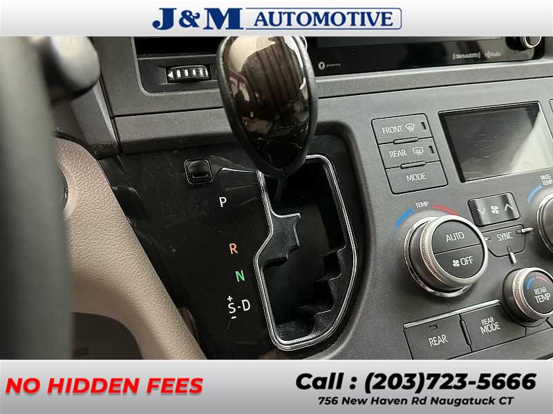 2018 Toyota Sienna XLE, available for sale in Naugatuck, Connecticut | J&M Automotive Sls&Svc LLC. Naugatuck, Connecticut 2018 Toyota Sienna XLE, available for sale in Naugatuck, Connecticut | J&M Automotive Sls&Svc LLC. Naugatuck, Connecticut