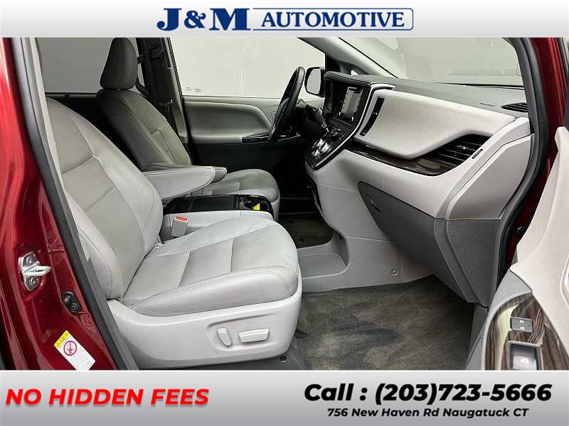 2018 Toyota Sienna XLE, available for sale in Naugatuck, Connecticut | J&M Automotive Sls&Svc LLC. Naugatuck, Connecticut 2018 Toyota Sienna XLE, available for sale in Naugatuck, Connecticut | J&M Automotive Sls&Svc LLC. Naugatuck, Connecticut
