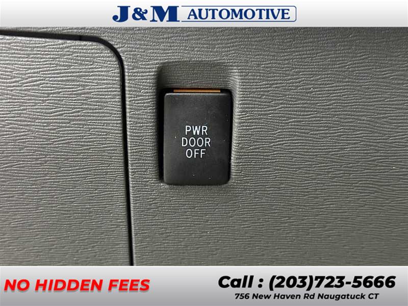 2018 Toyota Sienna XLE, available for sale in Naugatuck, Connecticut | J&M Automotive Sls&Svc LLC. Naugatuck, Connecticut 2018 Toyota Sienna XLE, available for sale in Naugatuck, Connecticut | J&M Automotive Sls&Svc LLC. Naugatuck, Connecticut