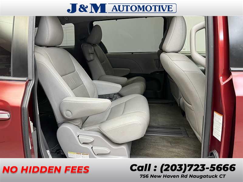 2018 Toyota Sienna XLE, available for sale in Naugatuck, Connecticut | J&M Automotive Sls&Svc LLC. Naugatuck, Connecticut 2018 Toyota Sienna XLE, available for sale in Naugatuck, Connecticut | J&M Automotive Sls&Svc LLC. Naugatuck, Connecticut