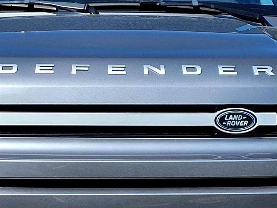 2020 Land Rover Defender S photo 4