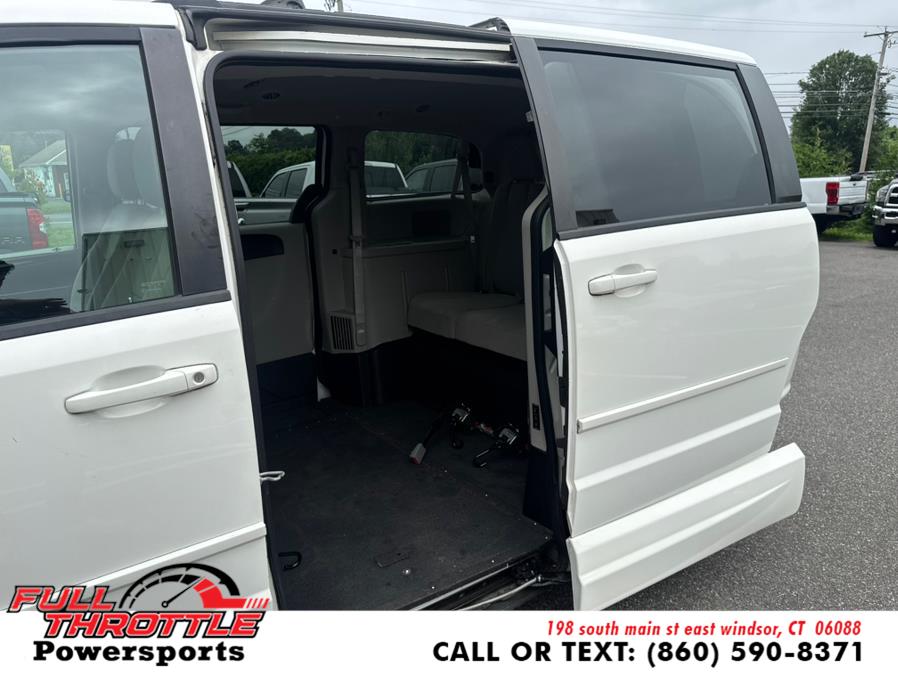 2012 Dodge Grand Caravan 4dr Wgn SXT, available for sale in East Windsor, Connecticut | Full Throttle Power Sports LLC. East Windsor, Connecticut 2012 Dodge Grand Caravan 4dr Wgn SXT, available for sale in East Windsor, Connecticut | Full Throttle Power Sports LLC. East Windsor, Connecticut