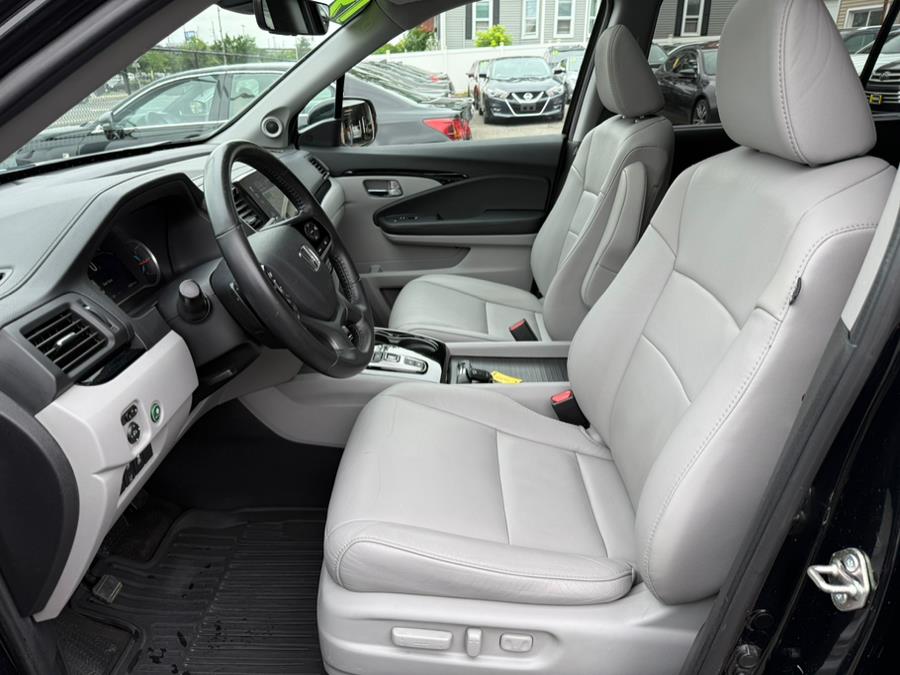 2019 Honda Pilot Touring 8-Passenger AWD/ DVD, available for sale in Hartford, Connecticut | VEB Auto Sales. Hartford, Connecticut 2019 Honda Pilot Touring 8-Passenger AWD/ DVD, available for sale in Hartford, Connecticut | VEB Auto Sales. Hartford, Connecticut