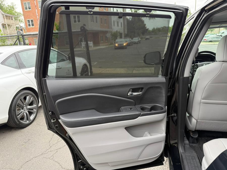 2019 Honda Pilot Touring 8-Passenger AWD/ DVD, available for sale in Hartford, Connecticut | VEB Auto Sales. Hartford, Connecticut 2019 Honda Pilot Touring 8-Passenger AWD/ DVD, available for sale in Hartford, Connecticut | VEB Auto Sales. Hartford, Connecticut