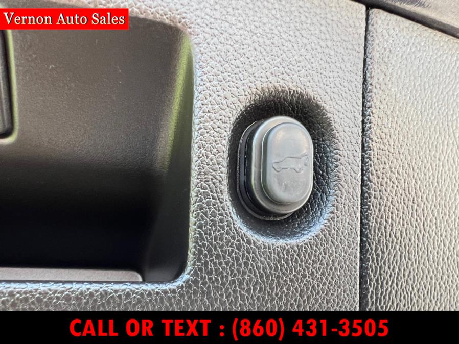 2017 GMC Yukon 4WD 4dr Denali, available for sale in Manchester, Connecticut | Vernon Auto Sale & Service. Manchester, Connecticut 2017 GMC Yukon 4WD 4dr Denali, available for sale in Manchester, Connecticut | Vernon Auto Sale & Service. Manchester, Connecticut