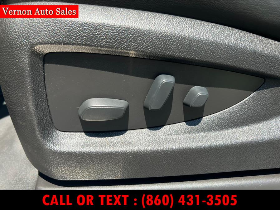 2017 GMC Yukon 4WD 4dr Denali, available for sale in Manchester, Connecticut | Vernon Auto Sale & Service. Manchester, Connecticut 2017 GMC Yukon 4WD 4dr Denali, available for sale in Manchester, Connecticut | Vernon Auto Sale & Service. Manchester, Connecticut