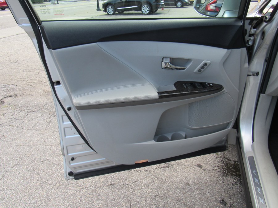 2013 Toyota Venza XLE, available for sale in Worcester, Massachusetts | Hilario's Auto Sales Inc.. Worcester, Massachusetts 2013 Toyota Venza XLE, available for sale in Worcester, Massachusetts | Hilario's Auto Sales Inc.. Worcester, Massachusetts