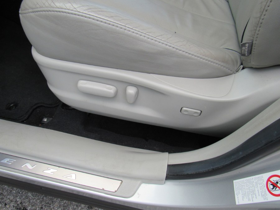 2013 Toyota Venza XLE, available for sale in Worcester, Massachusetts | Hilario's Auto Sales Inc.. Worcester, Massachusetts 2013 Toyota Venza XLE, available for sale in Worcester, Massachusetts | Hilario's Auto Sales Inc.. Worcester, Massachusetts