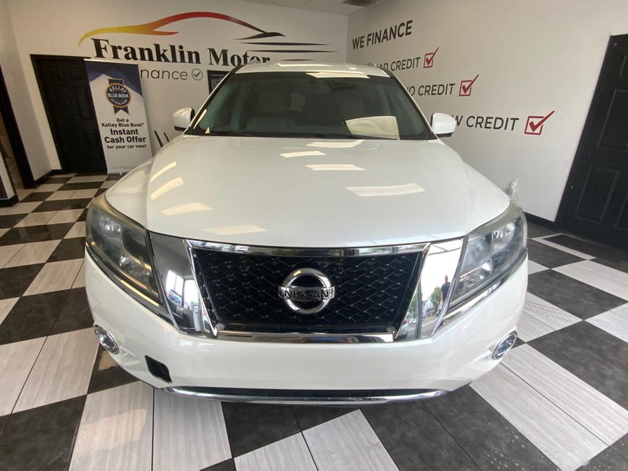 2015 Nissan Pathfinder S photo 2