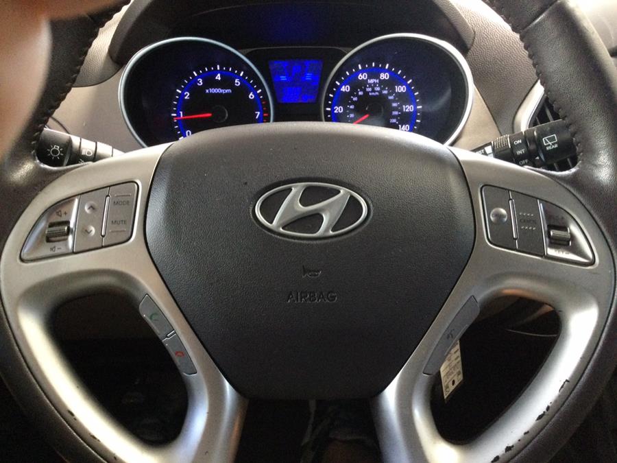 2013 Hyundai Tucson AWD 4dr Auto GLS PZEV, available for sale in Plantsville, Connecticut | L&S Automotive LLC. Plantsville, Connecticut 2013 Hyundai Tucson AWD 4dr Auto GLS PZEV, available for sale in Plantsville, Connecticut | L&S Automotive LLC. Plantsville, Connecticut