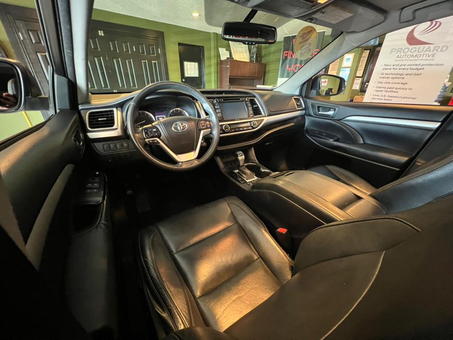 2014 Toyota Highlander AWD 4dr V6 XLE (Natl), available for sale in West Hartford, Connecticut | AutoMax. West Hartford, Connecticut 2014 Toyota Highlander AWD 4dr V6 XLE (Natl), available for sale in West Hartford, Connecticut | AutoMax. West Hartford, Connecticut