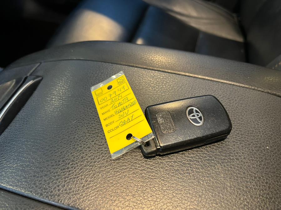 2014 Toyota Highlander AWD 4dr V6 XLE (Natl), available for sale in West Hartford, Connecticut | AutoMax. West Hartford, Connecticut 2014 Toyota Highlander AWD 4dr V6 XLE (Natl), available for sale in West Hartford, Connecticut | AutoMax. West Hartford, Connecticut