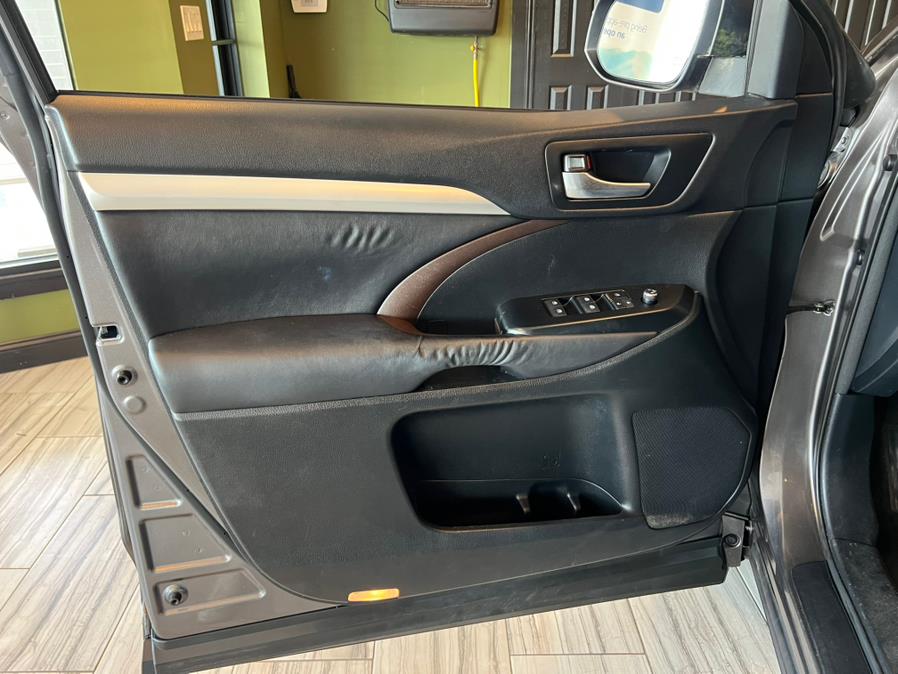 2014 Toyota Highlander AWD 4dr V6 XLE (Natl), available for sale in West Hartford, Connecticut | AutoMax. West Hartford, Connecticut 2014 Toyota Highlander AWD 4dr V6 XLE (Natl), available for sale in West Hartford, Connecticut | AutoMax. West Hartford, Connecticut