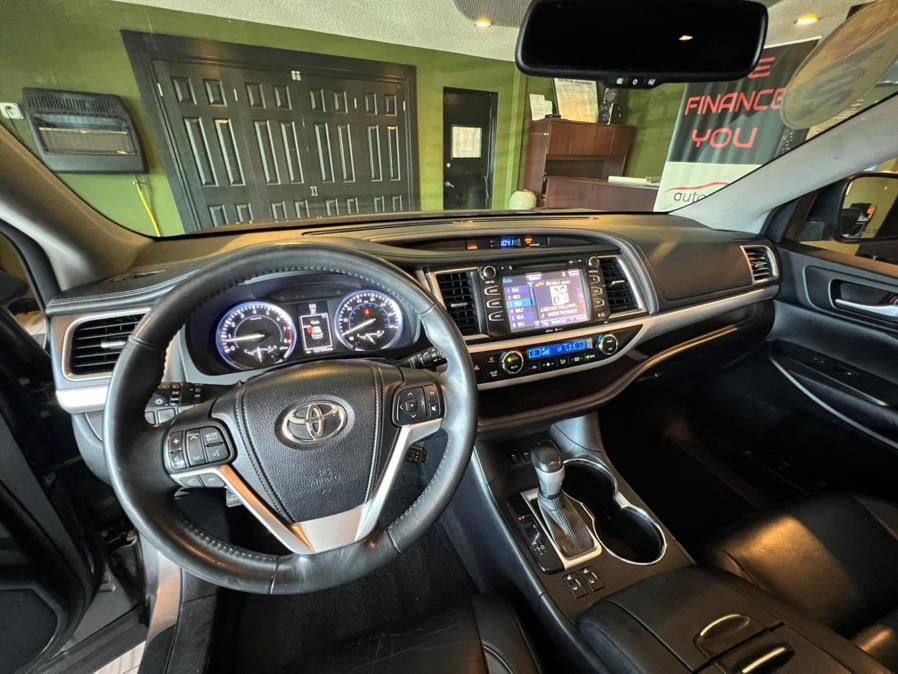 2014 Toyota Highlander AWD 4dr V6 XLE (Natl), available for sale in West Hartford, Connecticut | AutoMax. West Hartford, Connecticut 2014 Toyota Highlander AWD 4dr V6 XLE (Natl), available for sale in West Hartford, Connecticut | AutoMax. West Hartford, Connecticut