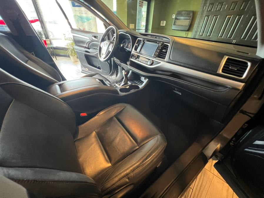 2014 Toyota Highlander AWD 4dr V6 XLE (Natl), available for sale in West Hartford, Connecticut | AutoMax. West Hartford, Connecticut 2014 Toyota Highlander AWD 4dr V6 XLE (Natl), available for sale in West Hartford, Connecticut | AutoMax. West Hartford, Connecticut