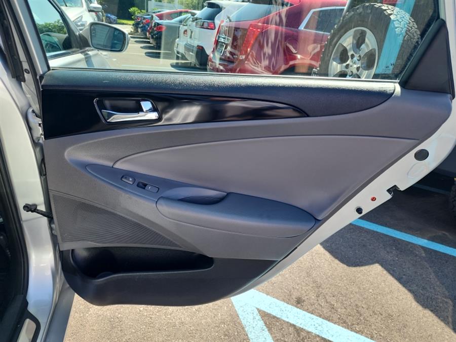 2013 Hyundai Sonata 4dr Sdn 2.4L Auto SE, available for sale in Islip, New York | L.I. Auto Gallery. Islip, New York 2013 Hyundai Sonata 4dr Sdn 2.4L Auto SE, available for sale in Islip, New York | L.I. Auto Gallery. Islip, New York
