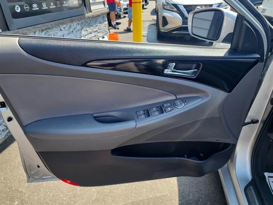 2013 Hyundai Sonata 4dr Sdn 2.4L Auto SE, available for sale in Islip, New York | L.I. Auto Gallery. Islip, New York 2013 Hyundai Sonata 4dr Sdn 2.4L Auto SE, available for sale in Islip, New York | L.I. Auto Gallery. Islip, New York