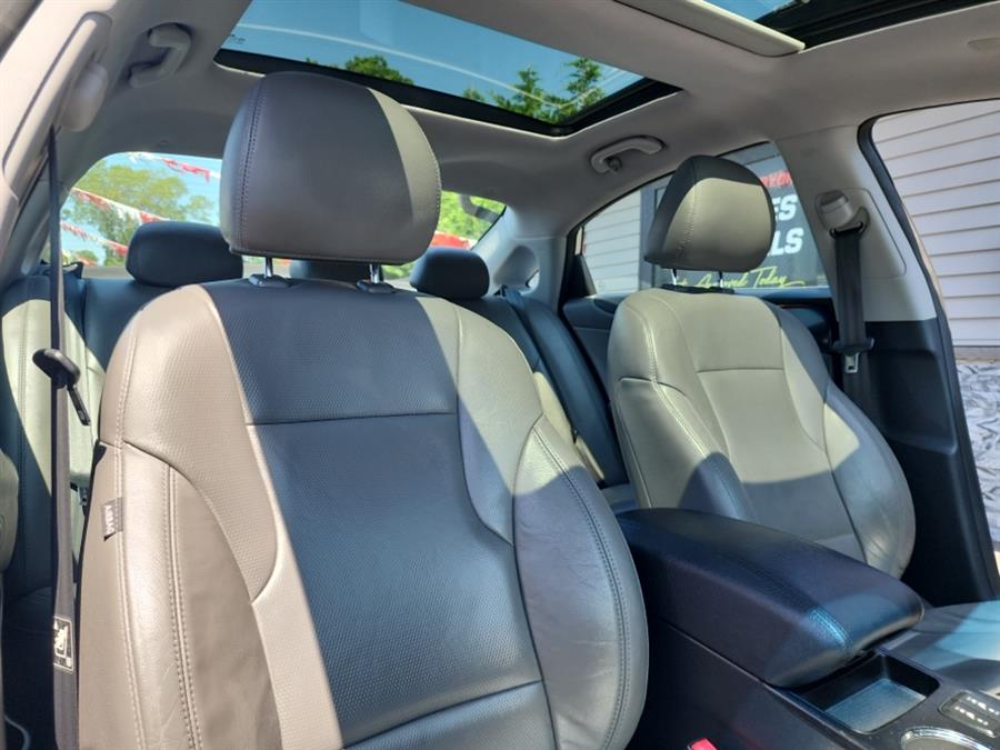 2013 Hyundai Sonata 4dr Sdn 2.4L Auto SE, available for sale in Islip, New York | L.I. Auto Gallery. Islip, New York 2013 Hyundai Sonata 4dr Sdn 2.4L Auto SE, available for sale in Islip, New York | L.I. Auto Gallery. Islip, New York