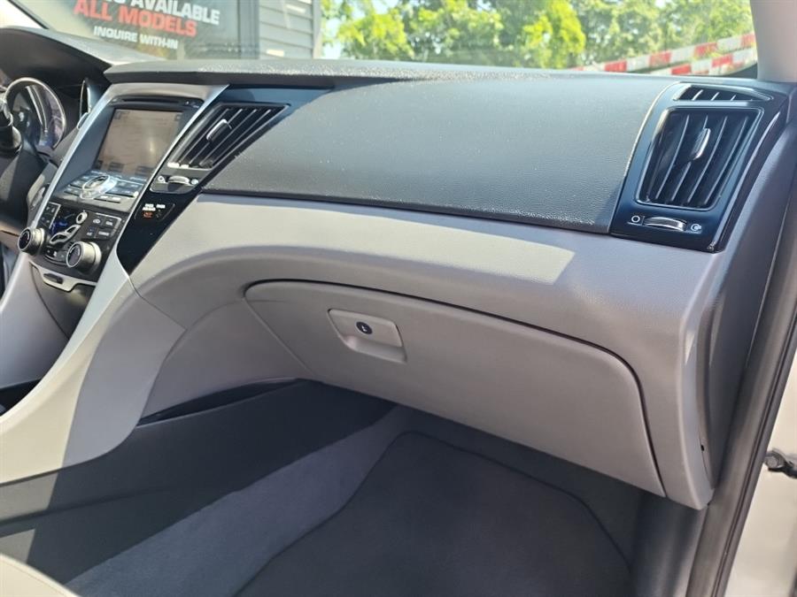 2013 Hyundai Sonata 4dr Sdn 2.4L Auto SE, available for sale in Islip, New York | L.I. Auto Gallery. Islip, New York 2013 Hyundai Sonata 4dr Sdn 2.4L Auto SE, available for sale in Islip, New York | L.I. Auto Gallery. Islip, New York