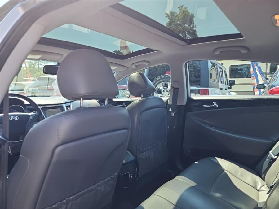 2013 Hyundai Sonata 4dr Sdn 2.4L Auto SE, available for sale in Islip, New York | L.I. Auto Gallery. Islip, New York 2013 Hyundai Sonata 4dr Sdn 2.4L Auto SE, available for sale in Islip, New York | L.I. Auto Gallery. Islip, New York